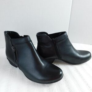 Rockport Black Carly Ankle Bootie Leather 8 Side-Zip Casual Healed Boots MINT !